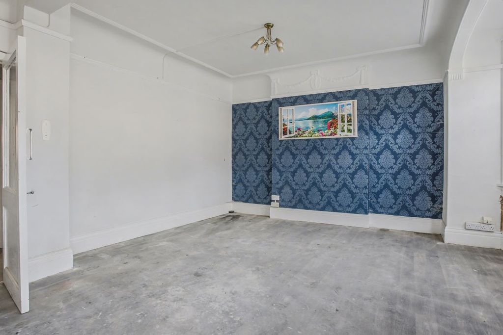 Property photo 3 of 23