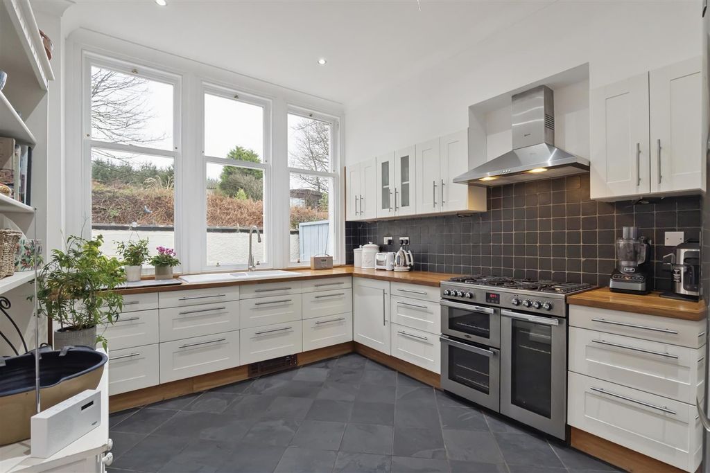Property photo 2 of 45 Kitchen