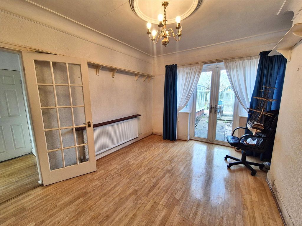 Property photo 3 of 18 Dining Room