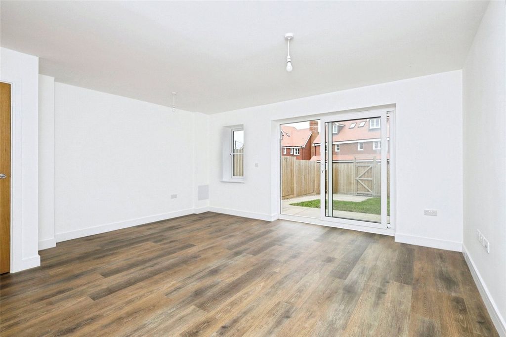 Property photo 2 of 16 Picture No. 13