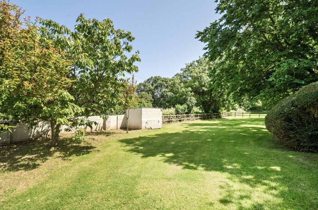 Property photo 3 of 24 1311664-15-685572...