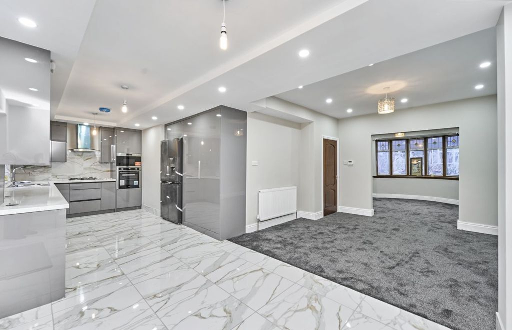 Property photo 2 of 22