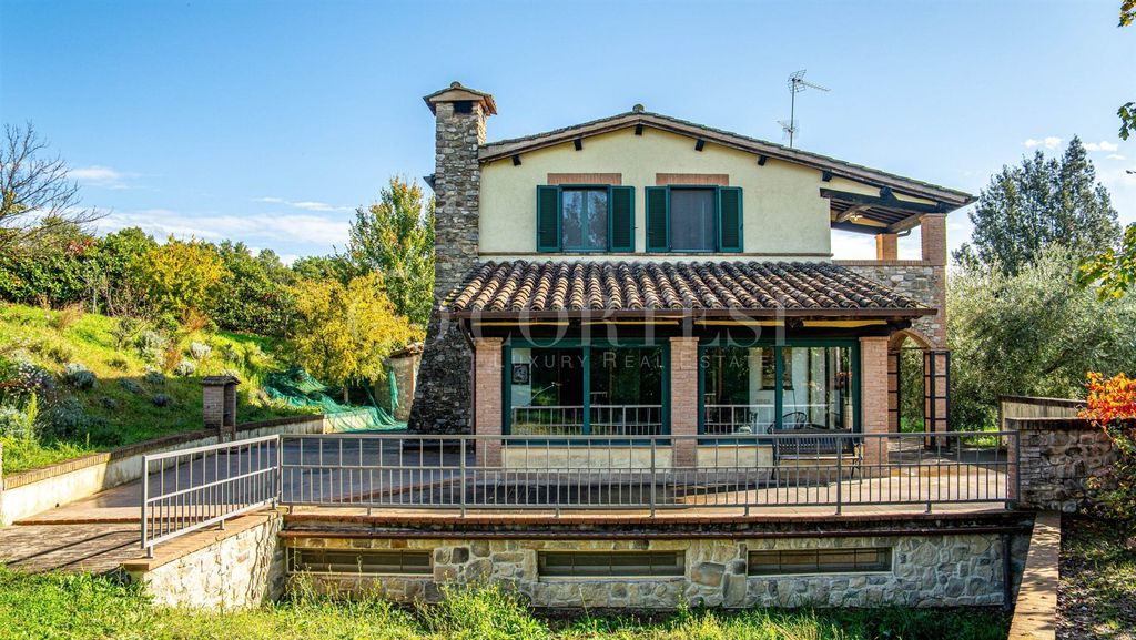 Property photo 1 of 60 Elegant Villa With Large Garden In Umbertide