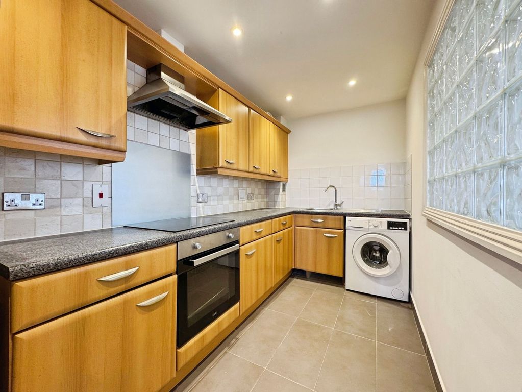Property photo 2 of 6 Kitchen