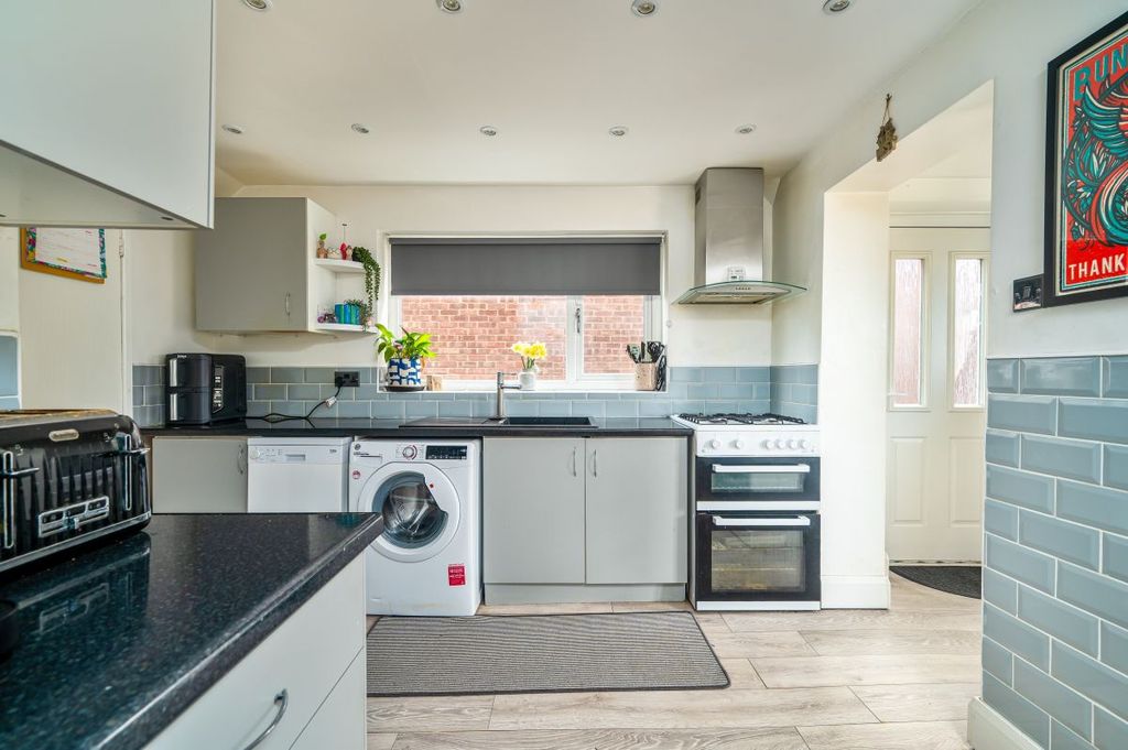 Property photo 2 of 23