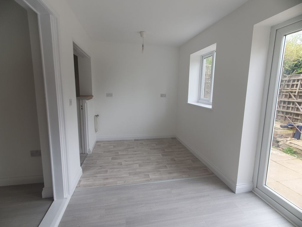 Property photo 3 of 8 Photo 3