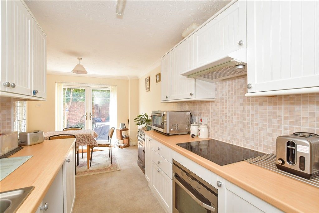 Property photo 3 of 11 Kitchen