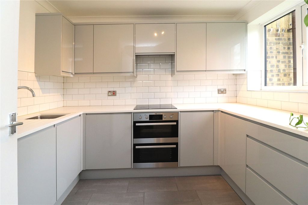 Property photo 2 of 6 Picture No. 11