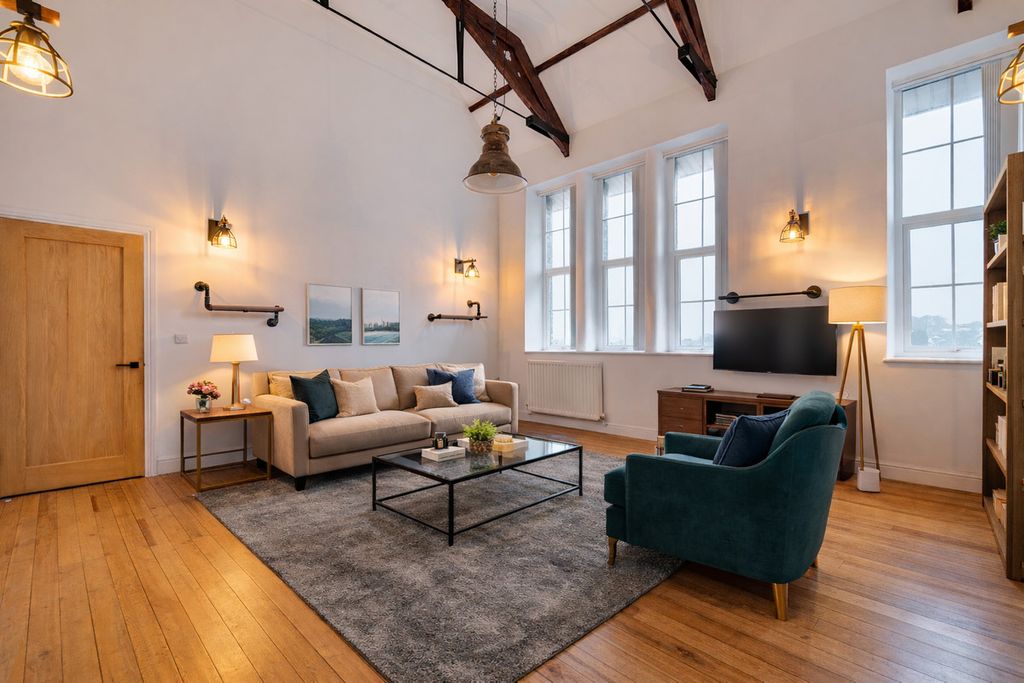 Property photo 2 of 14