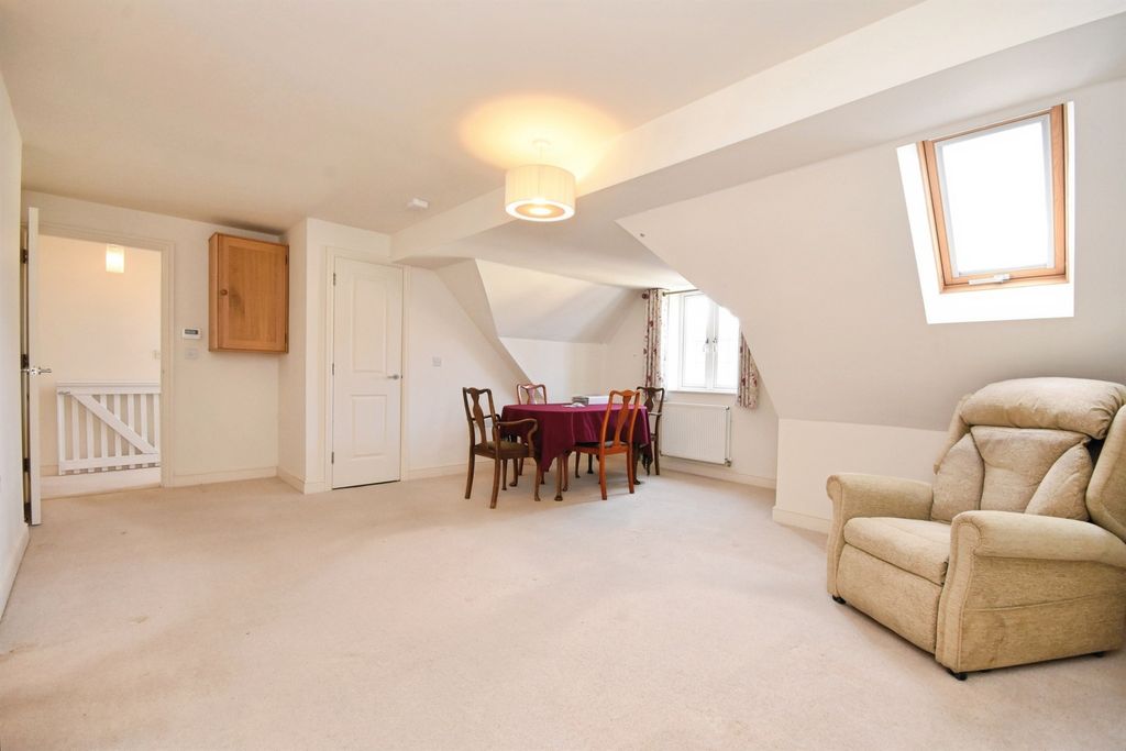 Property photo 3 of 12