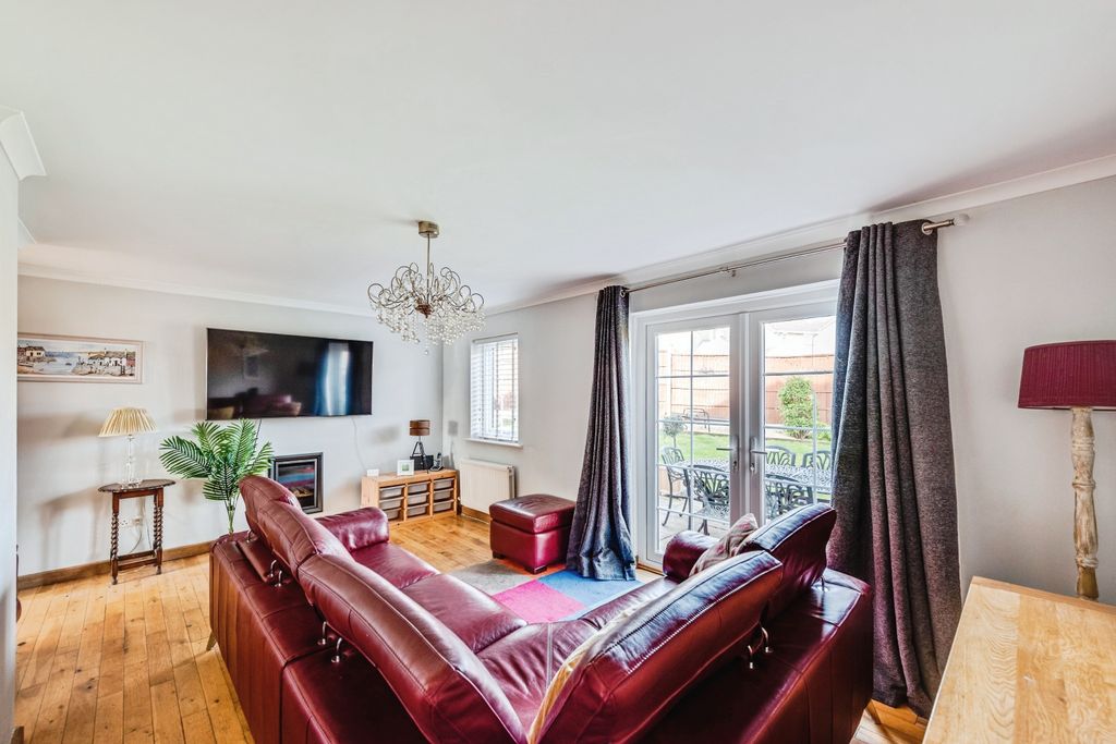 Property photo 2 of 19