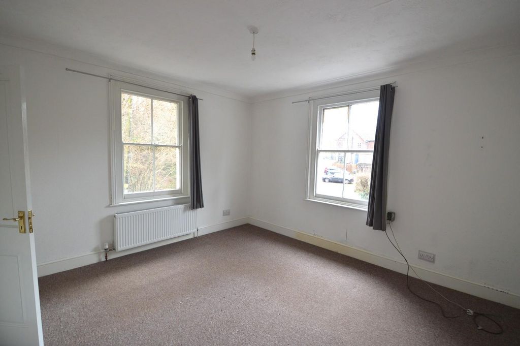 Property photo 2 of 7 Bed 1.Jpg