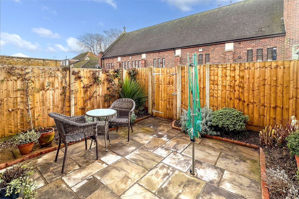 Property photo 2 of 17 Picture No. 13