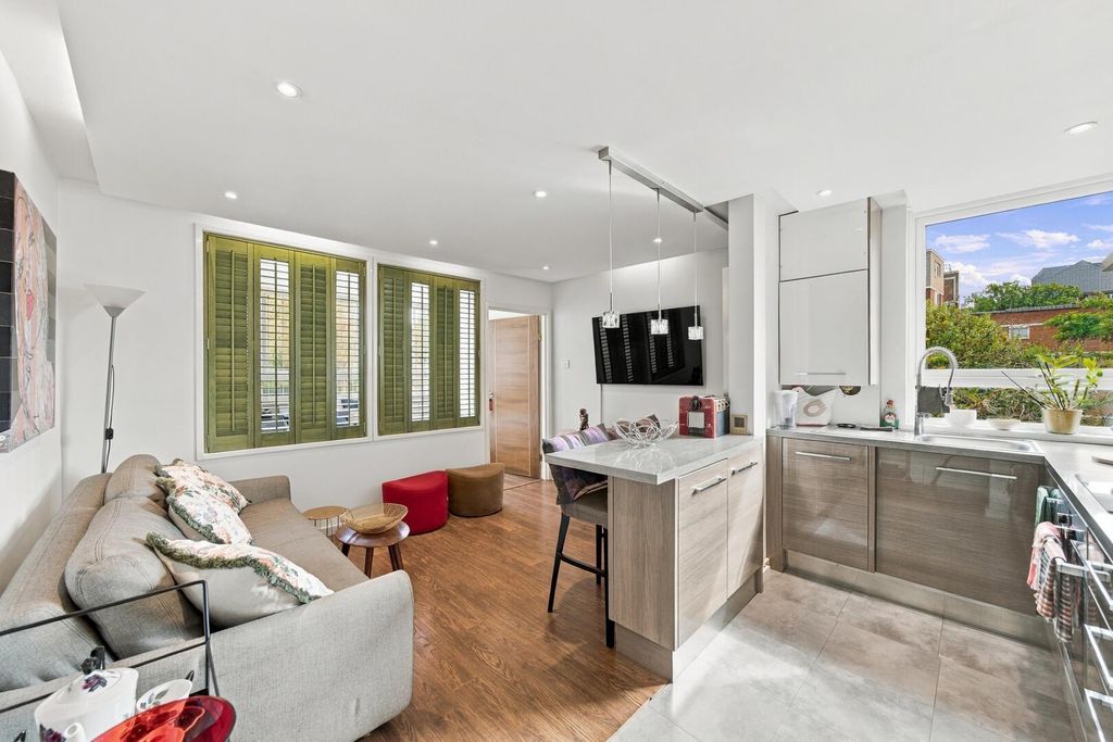 Property photo 1 of 11 Kitchen