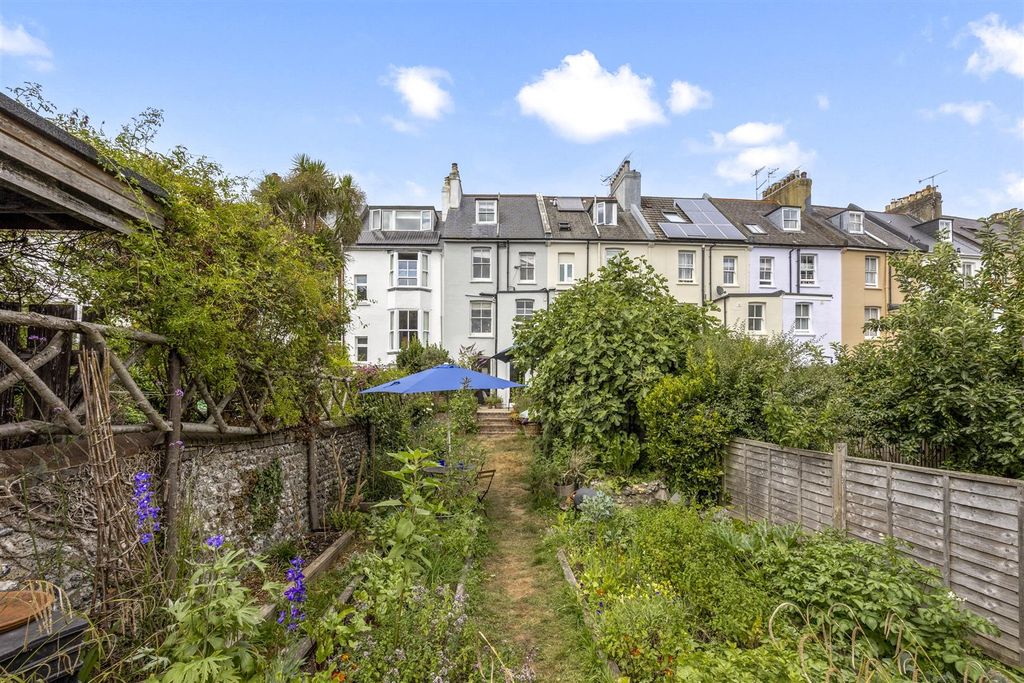 Property photo 1 of 31