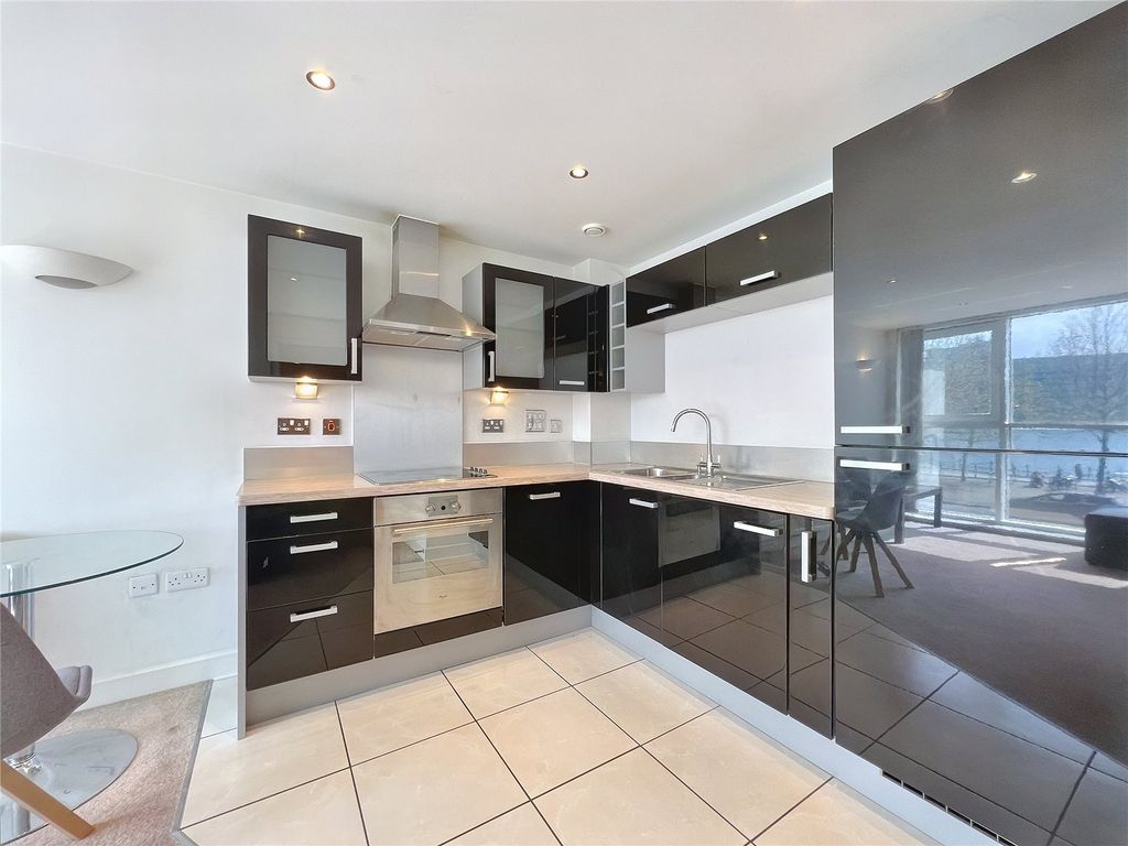 Property photo 3 of 12 Kitchen