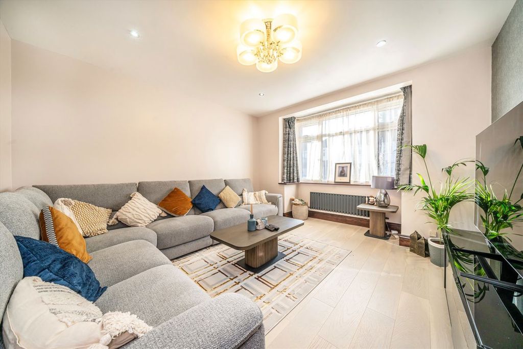 Property photo 2 of 9