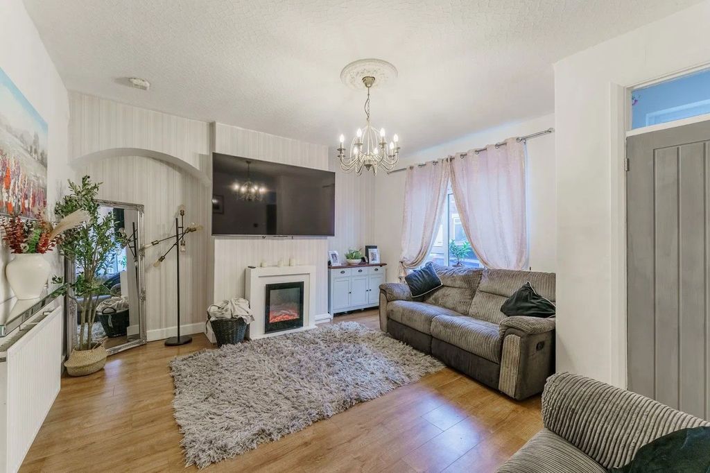 Property photo 2 of 21