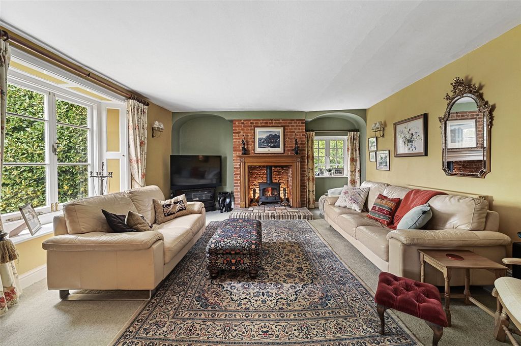 Property photo 2 of 28 Sitting Room
