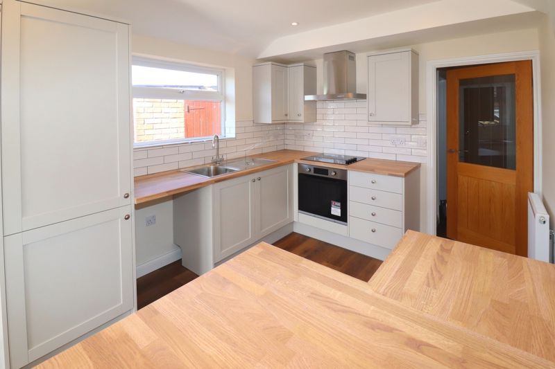 Property photo 3 of 11 Kitchen