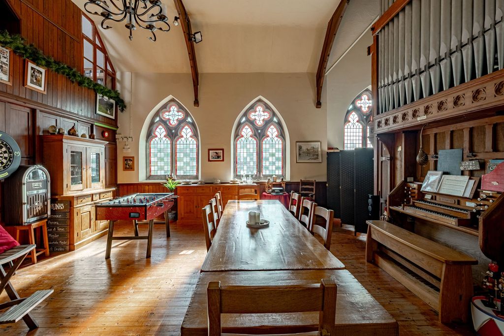 Property photo 3 of 60