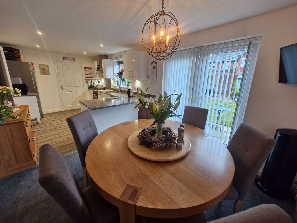 Property photo 2 of 31