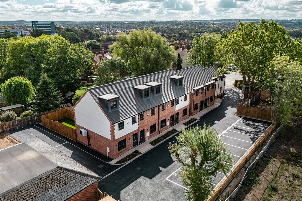 Property photo 2 of 33 Douglas Jane Close