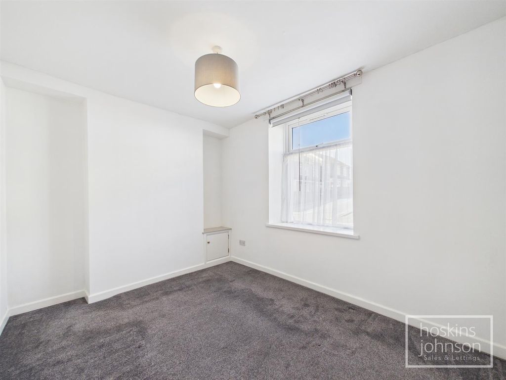 Property photo 2 of 16 Lounge