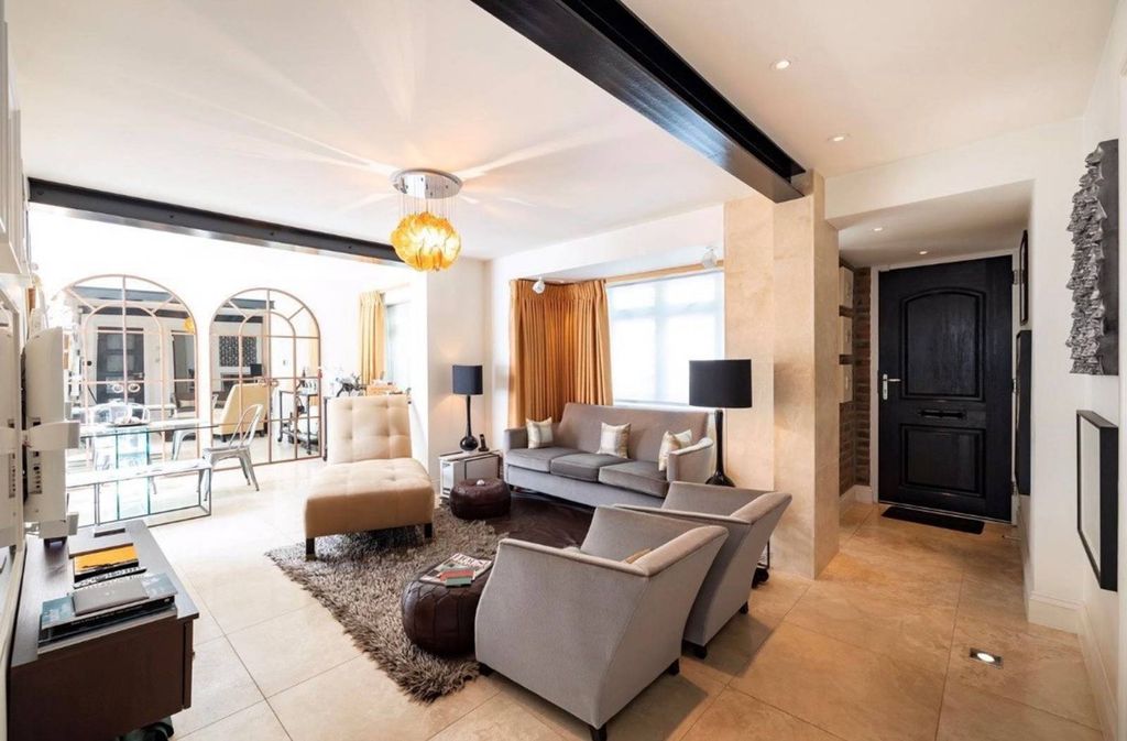 Property photo 3 of 16