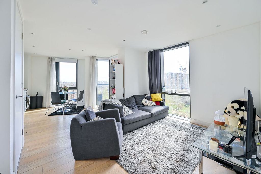 Property photo 1 of 11