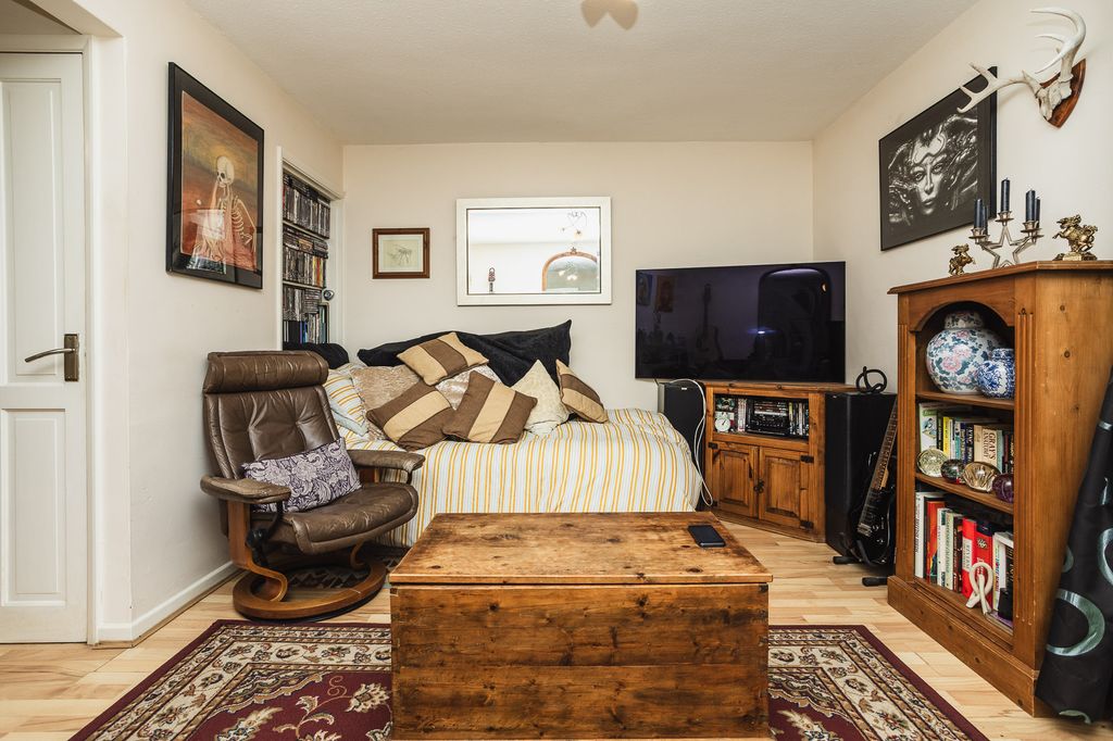 Property photo 3 of 14