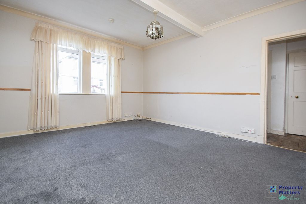 Property photo 3 of 14 Lounge