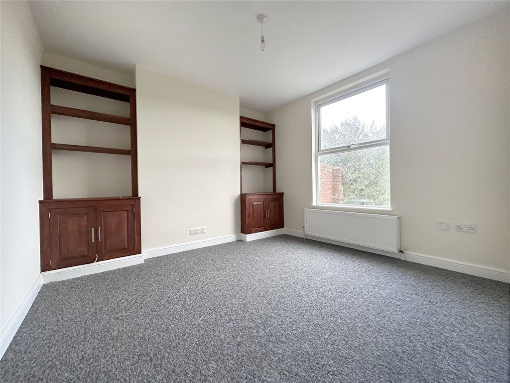 Property photo 2 of 7 Living Room