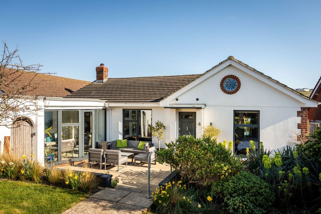 Property photo 2 of 23