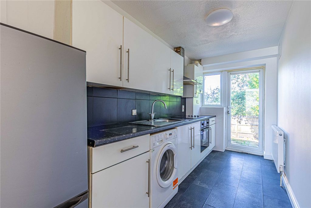 Property photo 2 of 17 Picture No. 27