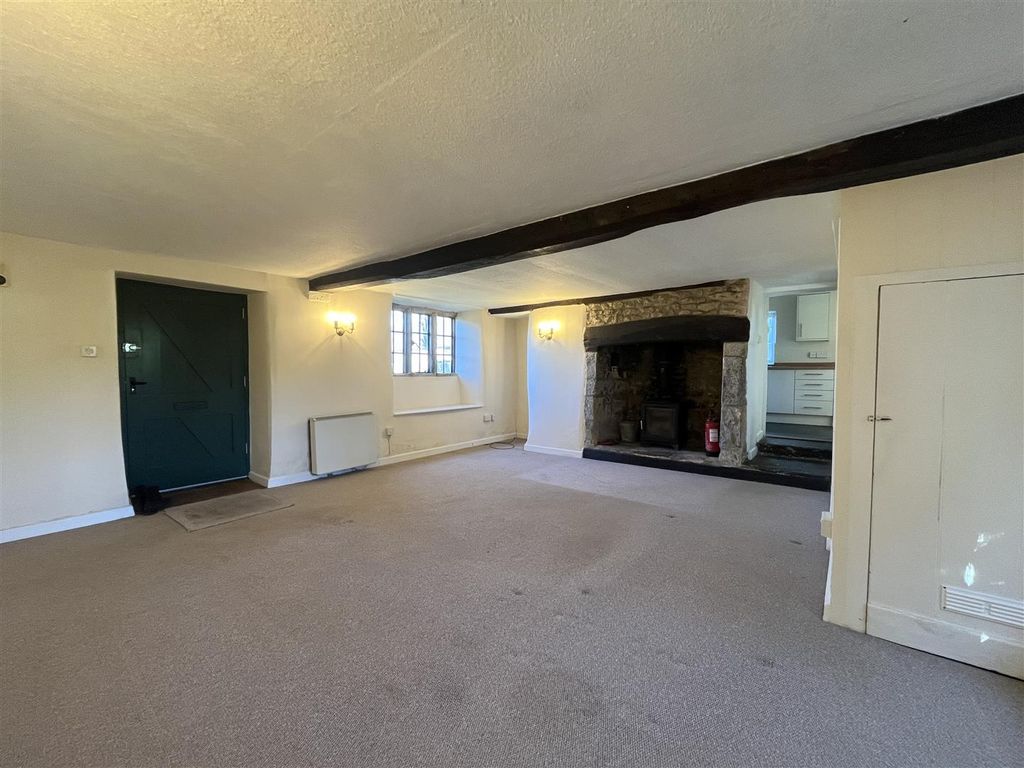 Property photo 3 of 10 Living Room