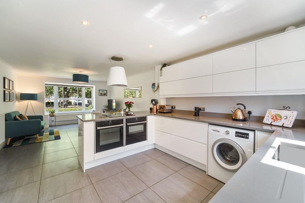 Property photo 3 of 28 Jenner Way