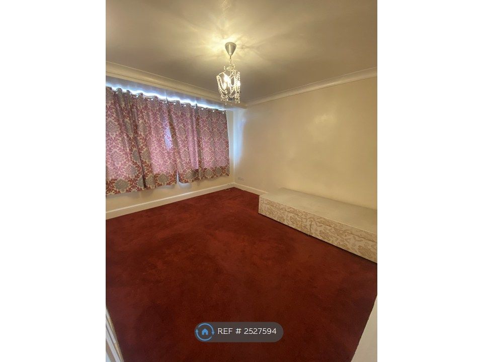 Property photo 3 of 17 Living Room
