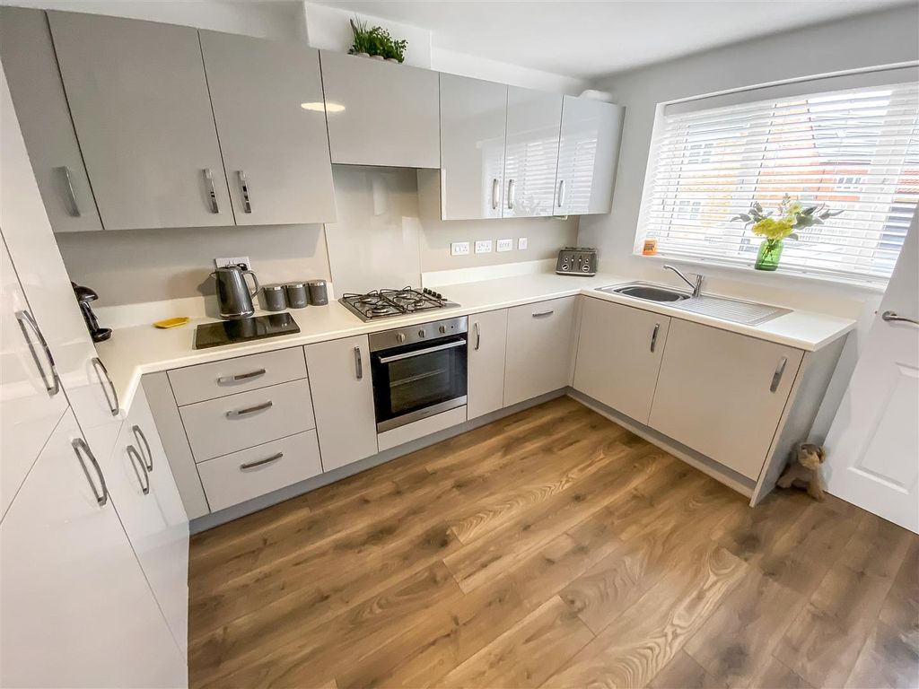 Property photo 2 of 9 Kitchen (1).Jpg