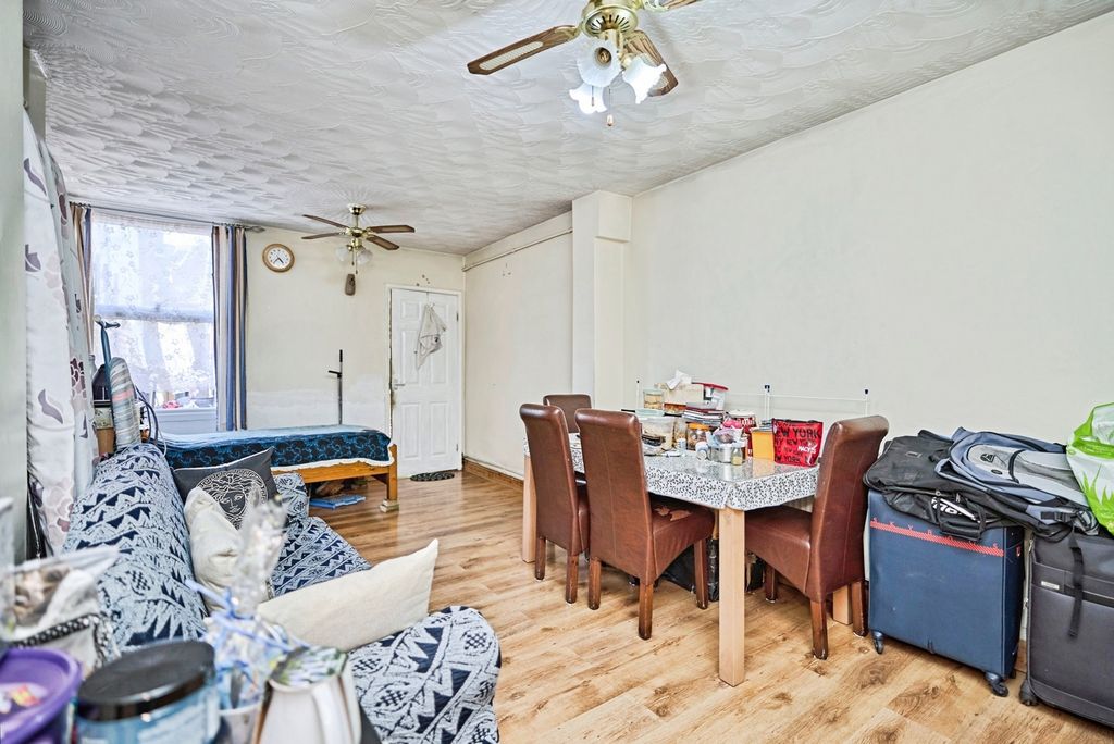 Property photo 3 of 11 Pbox-Img.Jpg