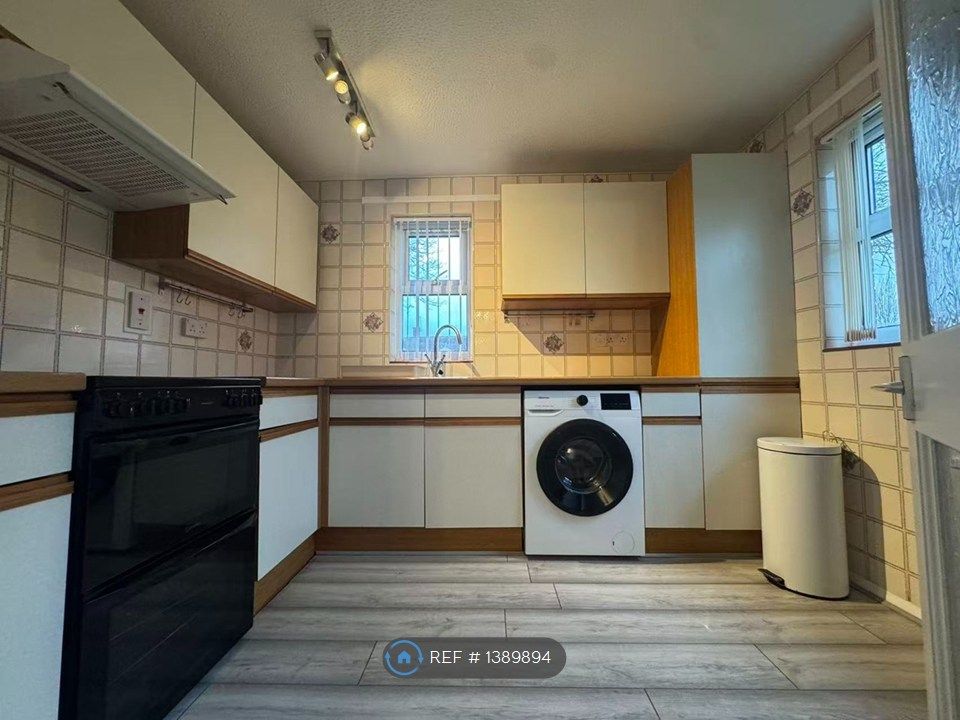 Property photo 2 of 7 Kitchen