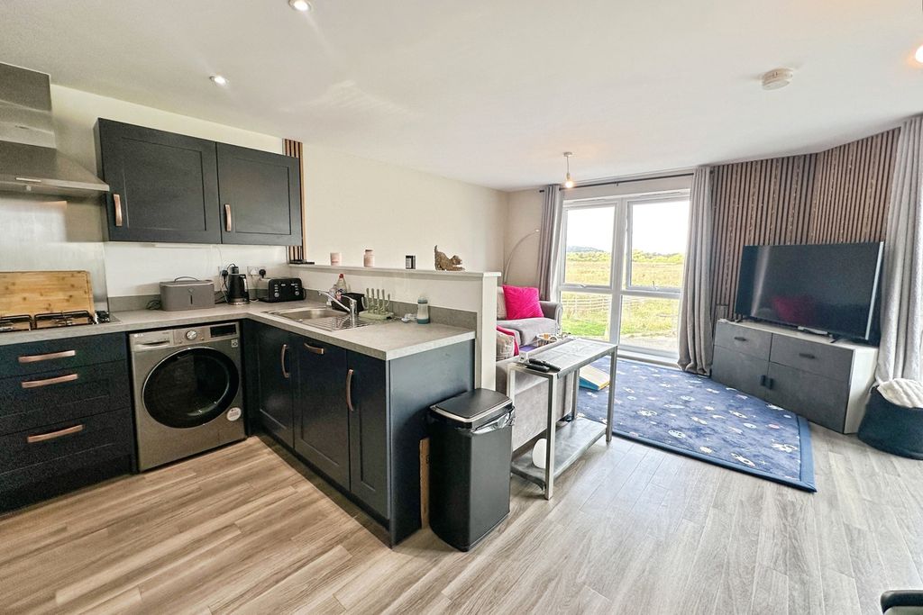 Property photo 2 of 14 Pbox-Img.Jpg