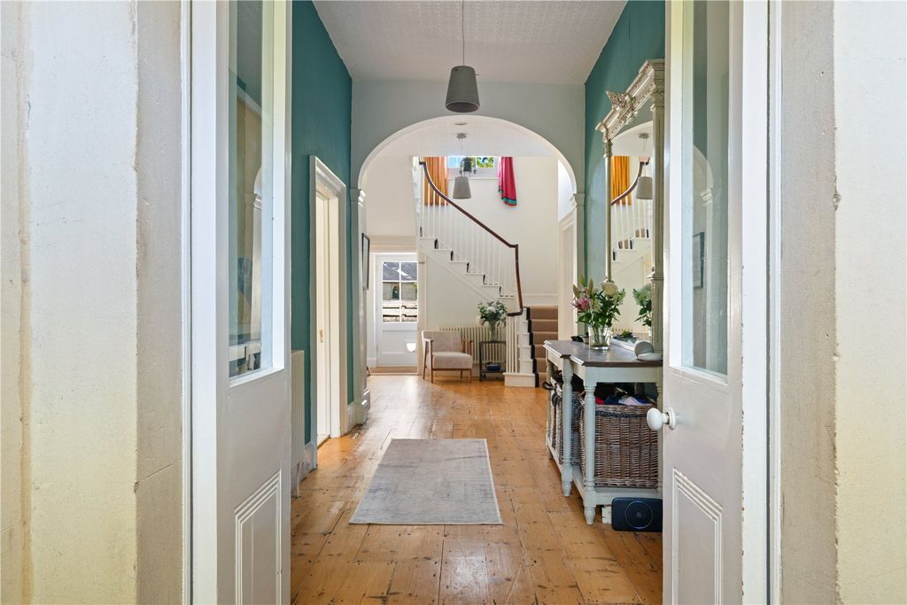 Property photo 3 of 30 Entrance Hall
