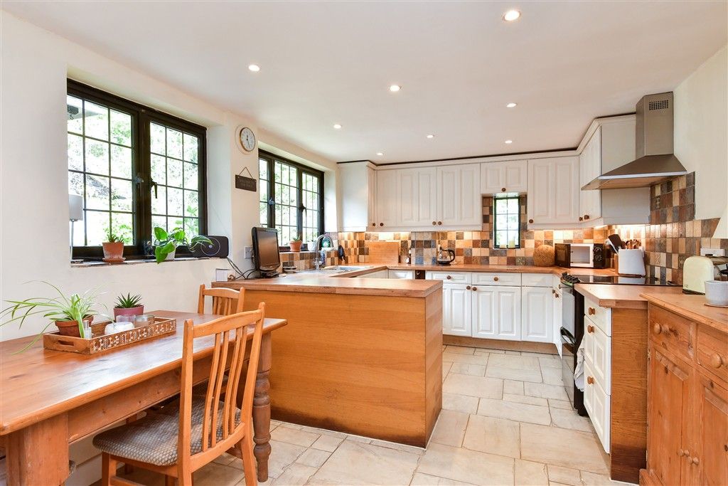 Property photo 2 of 18 Kitchen