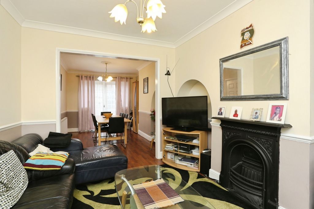 Property photo 3 of 17 Photo