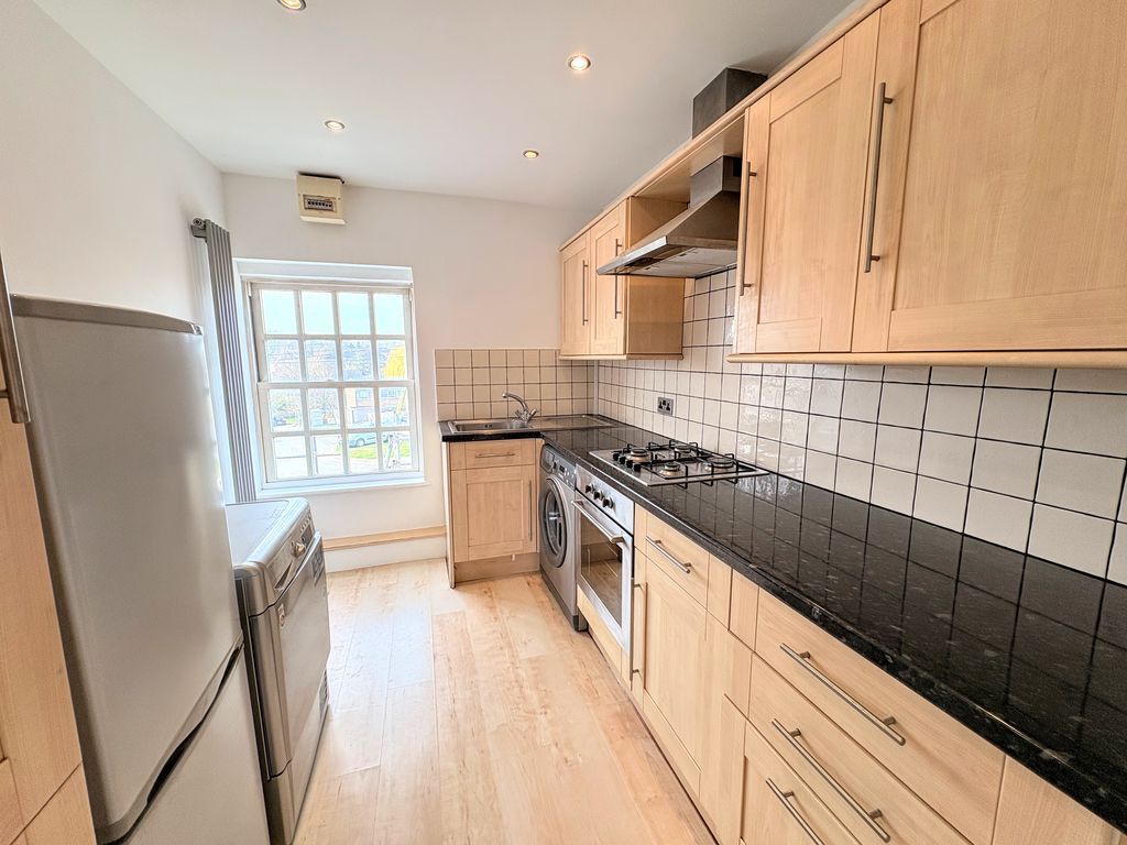 Property photo 2 of 8 Photo 6