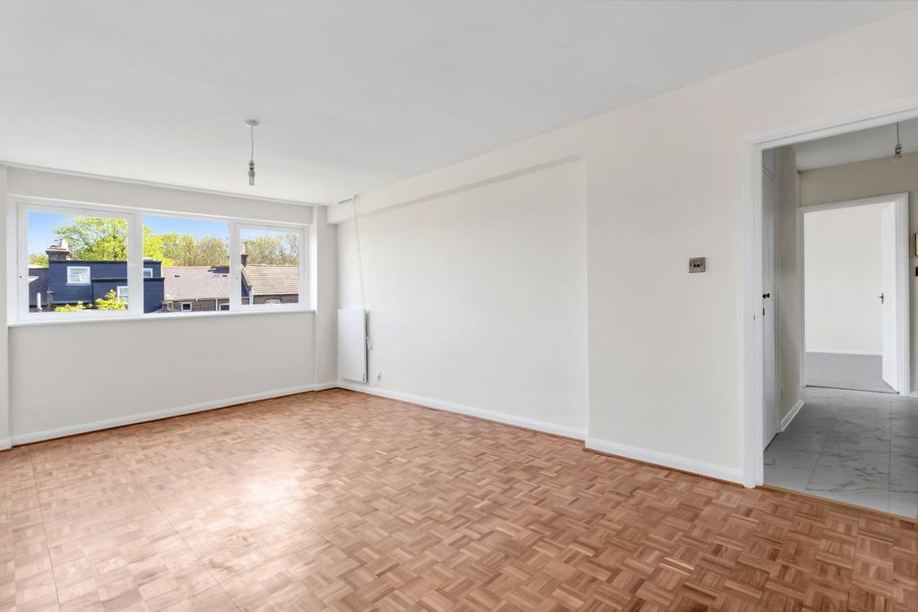 Property photo 3 of 12 Reception