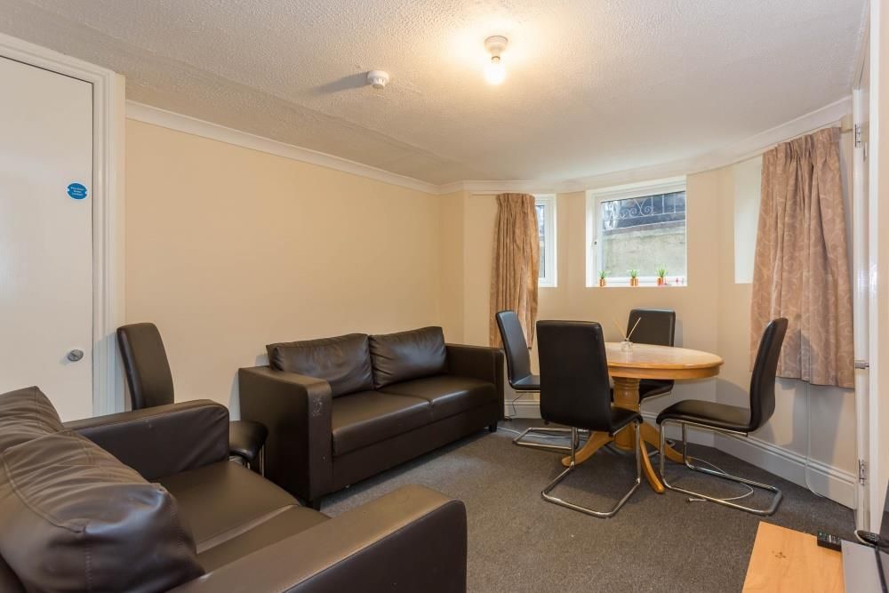 Property photo 3 of 8 Sitting Room.Jpg