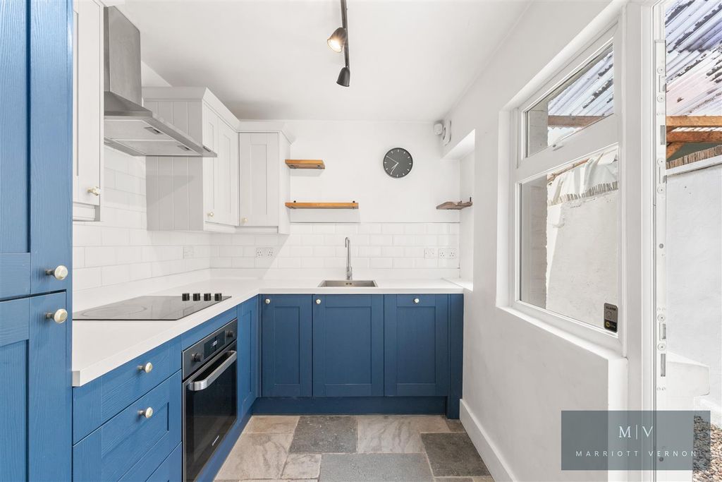 Property photo 3 of 14 Edward Road 91 MV-5.Jpg