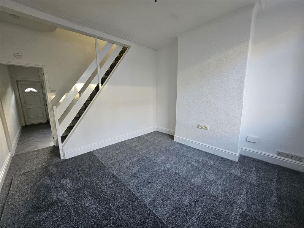 Property photo 2 of 7 Lounge